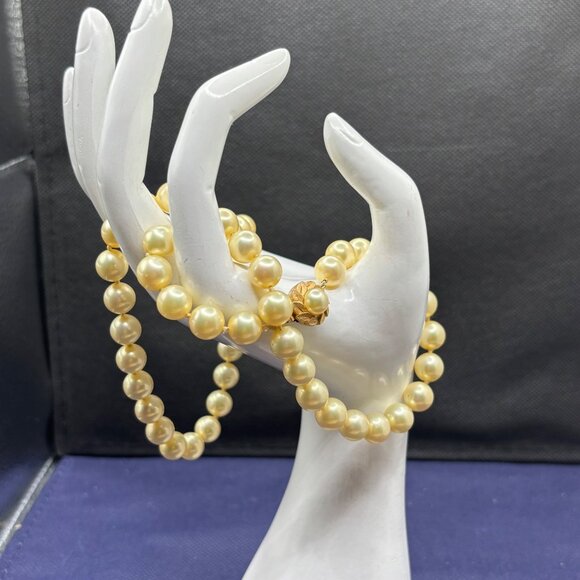 Vintage Majorica Pearl Necklace 22" Timeless Elegance From Spain 9mm Silk Knots - Picture 12 of 12